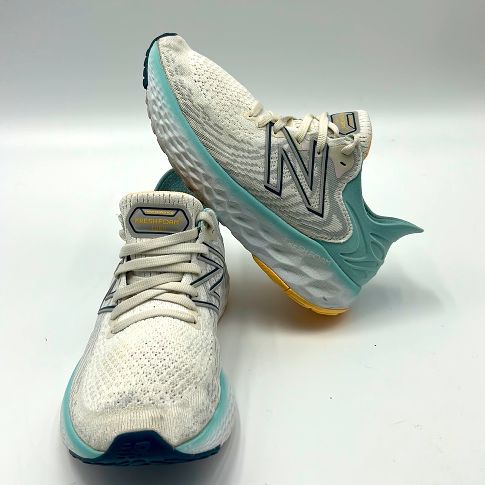 NEW BALANCE FRESH FROM 1080 V11 WHITE BLUE WOMEN SIZE 6 ATHLETIC SHOES